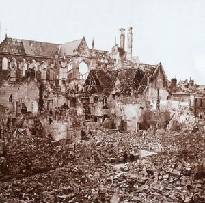 ソワソン大聖堂、ソワソン、フランス北部、c1914-c1918。