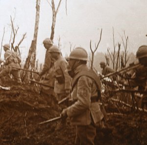 前進する兵士、c1914-c1918 作： Unbekannt