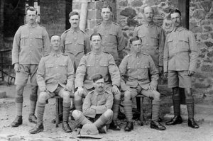 1917年、インドのチャクラタにある第5イーストサリー連隊の兵士 作： Unbekannt