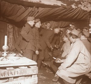 シェルターの兵士、北フランス、ジェコート、c1914-c1918 作： Unbekannt