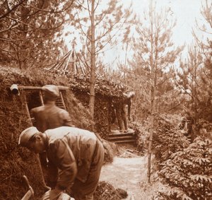 地球に覆われた避難所の兵士、フランス北部、ジェコート、c1914-c1918 作： Unbekannt