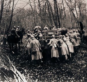 森の中の兵士、c1914-c1918 作： Unbekannt