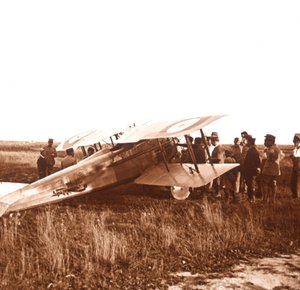 複葉機、ソンム、フランス北部、c1914-c1918を囲む兵士 作： Unbekannt
