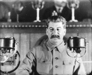 1930年代の共産党議会でスピーチをしたソビエト指導者のヨーゼフスターリン 作： Unbekannt