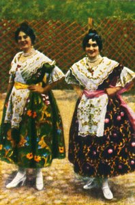 伝統的な衣装を着たスペインの女性、c1928。 作： Unbekannt