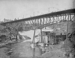 ワシントン州スポケーン滝、c1897。