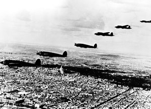1940年7月、ドイツのハインケル戦隊、パリ上空を飛行する111爆撃機 作： Unbekannt