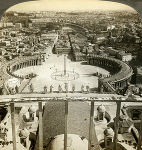 サンピエトロ大聖堂、ローマ、イタリアのドームからサンピエトロ広場
