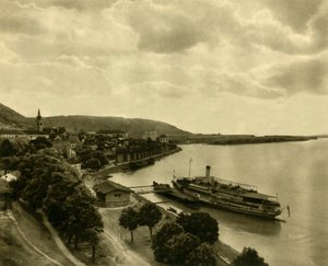 ニーダーエスターライヒ州ハインブルクのドナウ川の蒸気船、c1935。 作： Unbekannt