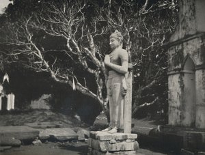 ルワンワリダゴバ近くの石像、アヌラーダプラ、1926 作： Unbekannt