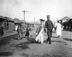 ストリートシーン、韓国、c1900 作： Unbekannt