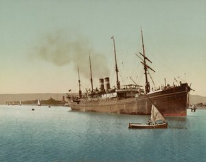 スエズ運河、ポートテューフィック付近で紅海に入る船、1900年頃（カラーフォトクローム 作： Unbekannt