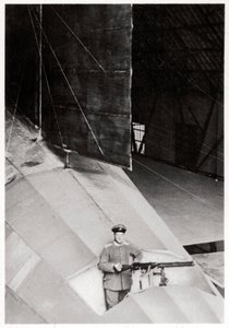 ドイツ軍ツェッペリン飛行船の尾部砲手、第一次世界大戦、1914-1918 1933 作： Unbekannt