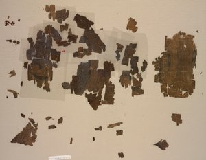 ラウンデルの翼のあるライオンのタケテフラグメント、899〜1160年。 作： Unbekannt