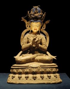 Tathagata Vairocana - Skulptur、1300 n。 Chr。 作： Unbekannt