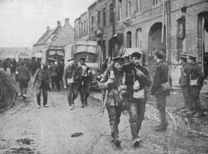 1915年の攻撃後、イギリス人が負傷してドレッシングステーションに戻った 作： Unbekannt