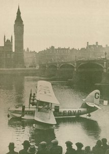 国会議事堂向かいのテムズ川に係留されたカルカッタフライングボート、1927年