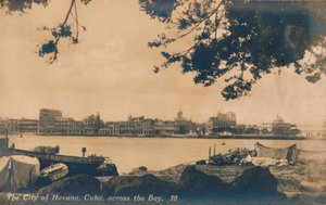 湾を渡るキューバのハバナ市、c1930 作： Unbekannt