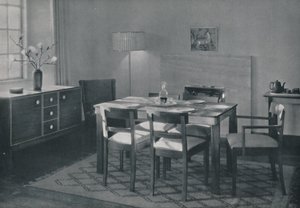 ダイニングルーム-クルミとプラタナスの家具、1942年。