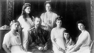 ロシアの皇帝ニコラス2世の家族、1910年代。 作： Unbekannt