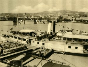 ドナウ川に浮かぶフランツシューベルトの汽船、アッパーオーストリア、c1935。 作： Unbekannt