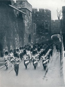 ロンドン塔を去る警備員、c1914 作： Unbekannt
