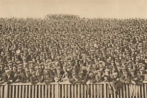 毎年冬の土曜日、c1935タッチラインの背後でうなり声をあげる多方面の声。