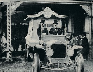 オリエンタルドレスのモーターハース、c1935