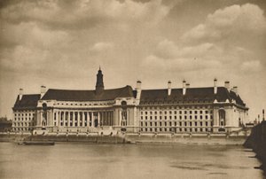 ロンドン郡議会の本部であるテムズ川の新しい宮殿、c1935。 作： Unbekannt