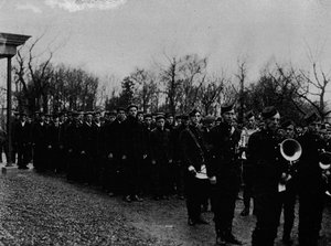 ニューファンドランド海軍保護区、セントジョンズ知事の前でパレード、c1902、1903 作： Unbekannt