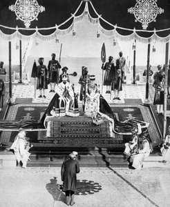 ハイデラバードのニザームは1911年、1935年にデリーのダルバールでオマージュを支払います 作： Unbekannt