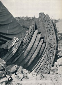 マウンドのOseberg船、幹と手すりの彫刻、1935年 作： Unbekannt