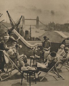 1920年代の都市の女性のためのラングボーンクラブの屋上庭園のプール、c1935。 作： Unbekannt