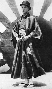日本の衣装を着たプリンスオブウェールズ、日本、1922