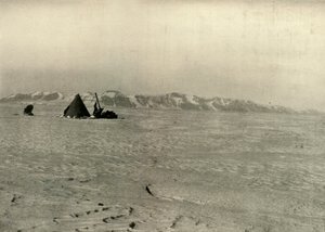 氷河を下る途中で撮影された女王アレクサンドラ山脈、c1908、1909 作： Unbekannt