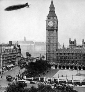 1929年10月14日、下院を通過するR101 作： Unbekannt