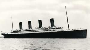 1912年4月10日、サザンプトンを去るRMSタイタニック号。