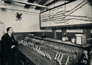 チューブ鉄道ジャンクションでの信号ボックス、1926