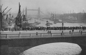 1936年、ロンドン港で最もにぎやかなセクションの1つであるロンドン橋の上部プール 作： Unbekannt