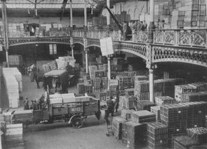 1915年に政府の偉大な店舗の1つを発送した部屋 作： Unbekannt
