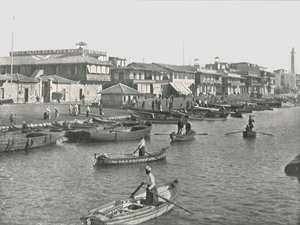 1895年、エジプトのポートサイドにあるスエズ運河の入り口。 作： Unbekannt