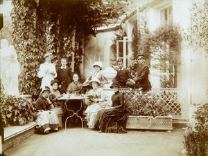 1880年代にロシアのポレシェにある田舎の邸宅にいるフョードルウヴァロフ公の家族 作： Unbekannt