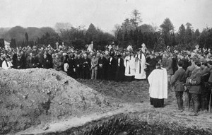1915年のクイーンズタウンでのルシタニア犠牲者の葬式 作： Unbekannt