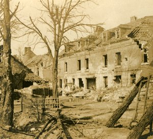 フランス北部、ソワソンのガラス細工、c1914-c1918 作： Unbekannt