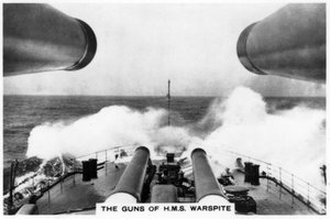 戦艦HMS Warspiteの銃、1937年
