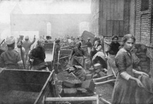 コードリーの住民は1918年にフランスのイギリス軍から食料を探すようになりました。