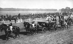 1936年7月、ダブリンのLeopardstownレースに到着した王と女王、1936年
