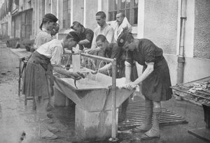 大陸の朝のトイレ、1914 作： Unbekannt