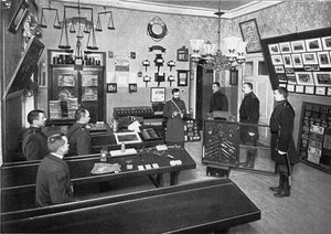 警察は1903年にサンクトペテルブルクの警察学校に採用しました 作： Unbekannt