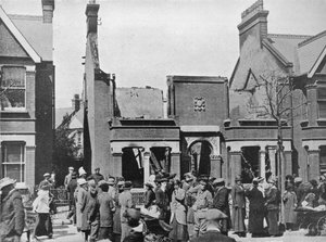 空襲の結果：サウスエンドの大破した家、1915年 作： Unbekannt